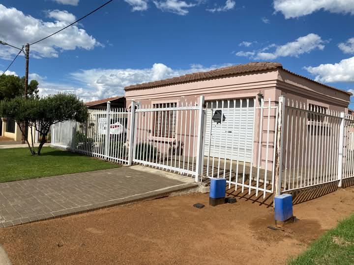 3 Bedroom Property for Sale in Mandela View Free State